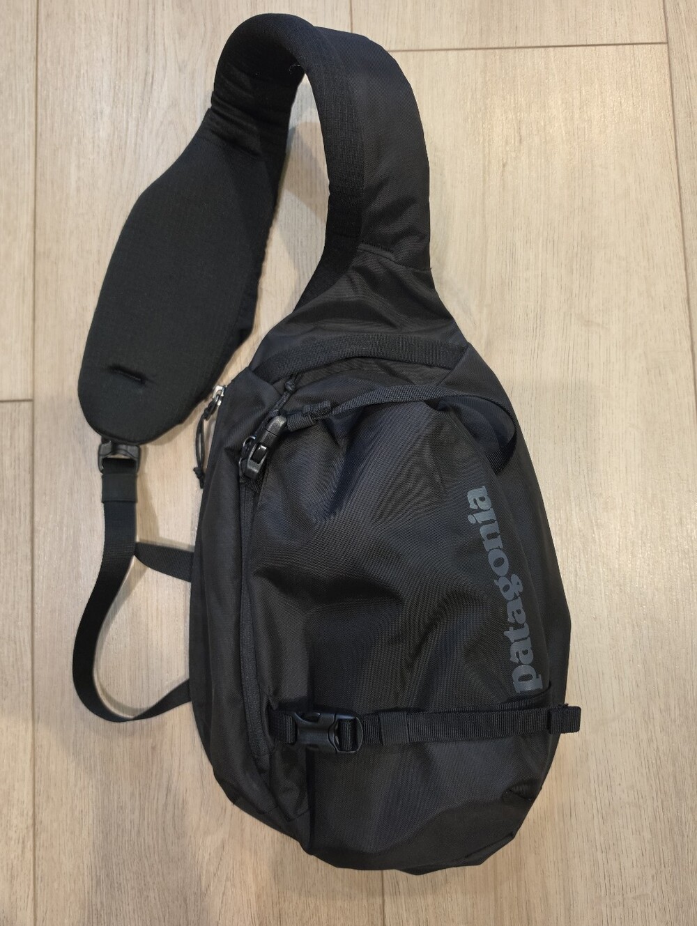 Patagonia Atom Sling 8L Black Crossbody Backpack Shoulder Bag One Size